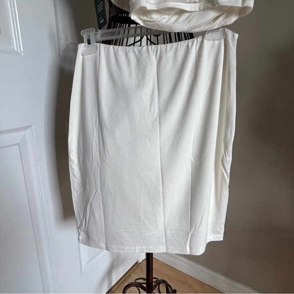 ⭐️ NWT Lulus Two Piece Cropped Surplice Top & Mini Skirt Set ⭐️ - Picture 9 of 13